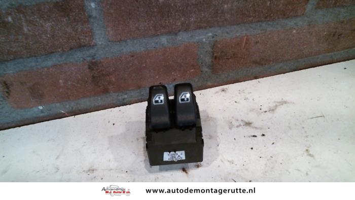 Używane Przelacznik combi okienny Opel Sintra 2.2i GLS,CD 16V Cena na żądanie oferowane przez Autodemontage M.J. Rutte B.V.