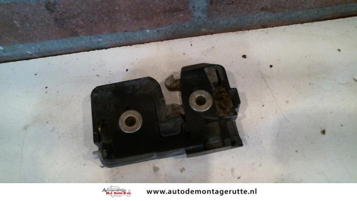 Tailgate lock mechanism Volkswagen Transporter T4 1.9 TD - 701829211