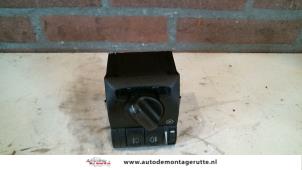 Usados Interruptor de luz Opel Omega B (25/26/27) 2.6 V6 24V Precio de solicitud ofrecido por Autodemontage M.J. Rutte B.V.