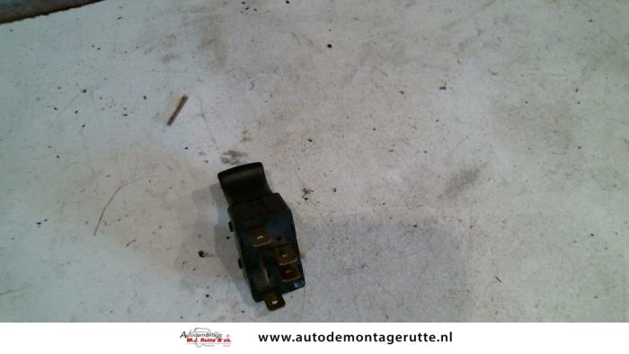 Electric window switch from a Alfa Romeo 156 (932) 1.6 Twin Spark 16V 2000