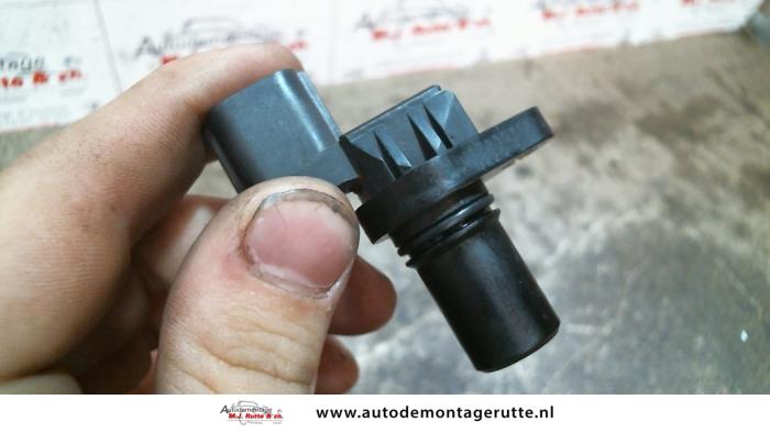 Begagnade Kamaxelsensor Mitsubishi Colt (CJ) 1.3 GL,GLX 12V Pris på förfrågan erbjuds av Autodemontage M.J. Rutte B.V.