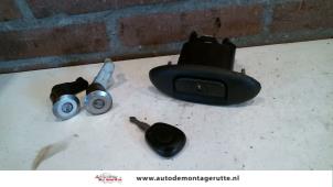 Used Door lock cylinder, right Renault Megane (BA/SA) 1.4 16V Price on request offered by Autodemontage M.J. Rutte B.V.