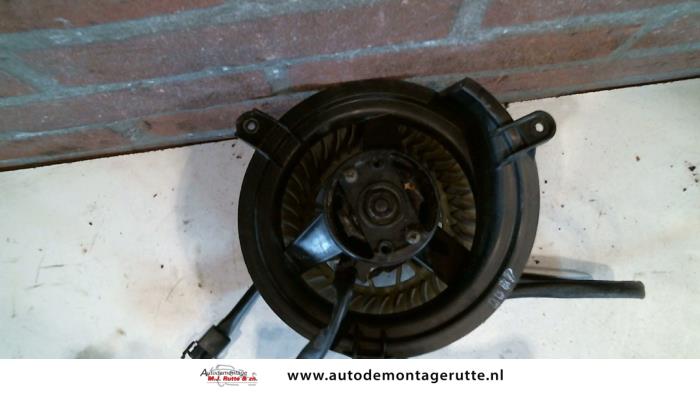 Heating and ventilation fan motor from a Mercedes-Benz 190 (W201) 2.0 1987