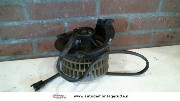 Heating and ventilation fan motor from a Mercedes-Benz 190 (W201) 2.0 1987