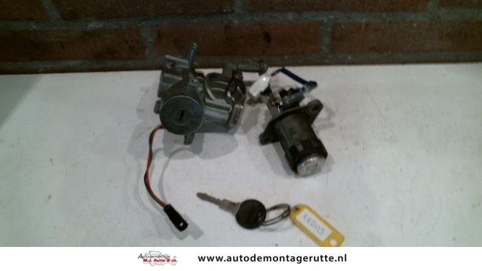 Używane Stacyjka + Kluczyk Mazda Xedos 6 2.0i V6 24V Cena na żądanie oferowane przez Autodemontage M.J. Rutte B.V.