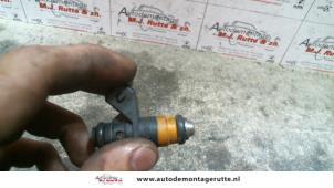 Gebrauchte Injektor (Benzineinspritzung) Renault Laguna II (BG) 1.6 16V Preis auf Anfrage angeboten von Autodemontage M.J. Rutte B.V.