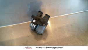 Usados Válvula eléctrica de calefactor Mercedes E (W210) 2.0 E-200 16V Precio de solicitud ofrecido por Autodemontage M.J. Rutte B.V.