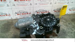 Usados Motor de ventanilla de puerta Audi A4 (B5) 1.6 Precio de solicitud ofrecido por Autodemontage M.J. Rutte B.V.