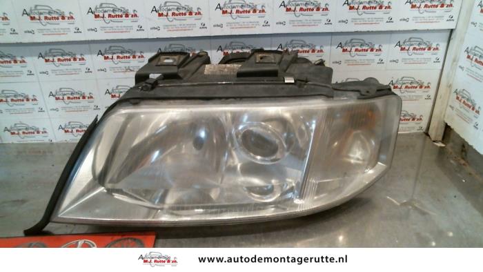 Headlight, left from a Audi A6 (C5) 2.8 V6 30V 1997