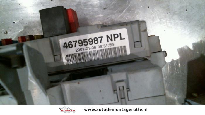 Ignition lock + key from a Fiat Doblo Cargo (223) 1.9 D 2001