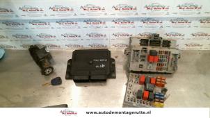 Used Ignition lock + key Fiat Doblo Cargo (223) 1.9 D Price on request offered by Autodemontage M.J. Rutte B.V.