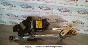 Used Wiper motor + mechanism Peugeot 107 1.0 12V Price on request offered by Autodemontage M.J. Rutte B.V.