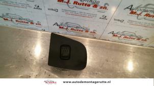 Used Electric window switch Alfa Romeo 146 (930B) 1.6 Twin Spark 16V Price on request offered by Autodemontage M.J. Rutte B.V.