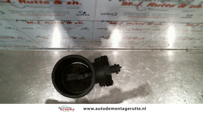 Luftmengenmesser van een Alfa Romeo 146 (930B) 1.6 Twin Spark 16V 2000