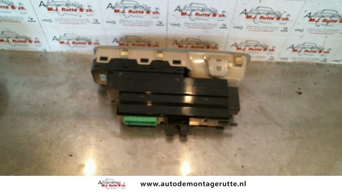 Używane Przelacznik combi okienny Volvo S80 (TR/TS) 2.5 D Cena € 40,00 Procedura marży oferowane przez Autodemontage M.J. Rutte B.V.