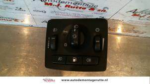 Usados Interruptor de luz Volvo V50 (MW) 1.8 16V Precio de solicitud ofrecido por Autodemontage M.J. Rutte B.V.