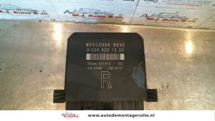 Używane Modul centralnego zamka Mercedes CLK (W208) 2.0 200 16V Cena na żądanie oferowane przez Autodemontage M.J. Rutte B.V.