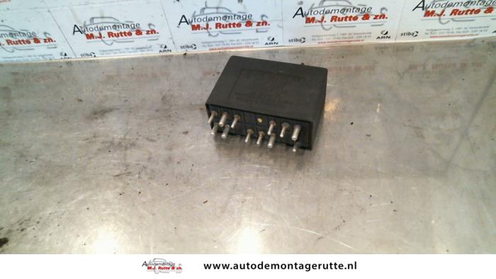 Używane Modul wycieraczek Mercedes S (W126) 420 SE,SEL Cena na żądanie oferowane przez Autodemontage M.J. Rutte B.V.