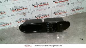 Used Multi-functional window switch Kia Carnival 1 (FLB) 2.9 TD 16V Price on request offered by Autodemontage M.J. Rutte B.V.