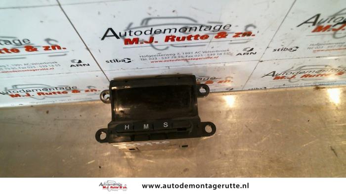 Begagnade Klocka Ssang Yong Rexton 2.7 Xdi RX/RJ 270 16V Pris på förfrågan erbjuds av Autodemontage M.J. Rutte B.V.