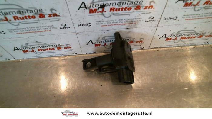 Begagnade Luftflödesmätare Toyota Avensis Wagon (T25/B1E) 2.2 D-4D 16V Pris på förfrågan erbjuds av Autodemontage M.J. Rutte B.V.