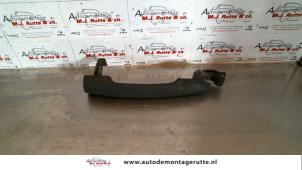 Used Door handle 2-door, right Renault Clio III (BR/CR) 1.5 dCi 70 Price on request offered by Autodemontage M.J. Rutte B.V.