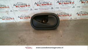 Used Door handle 2-door, right Renault Clio III (BR/CR) 1.5 dCi 70 Price on request offered by Autodemontage M.J. Rutte B.V.