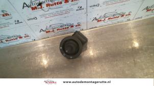 Usados Interruptor de retrovisor Renault Scénic I (JA) 1.6 16V Precio de solicitud ofrecido por Autodemontage M.J. Rutte B.V.