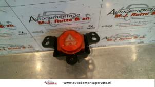 Używane Przelacznik swiatel awaryjnych Nissan Almera Tino (V10M) 1.8 16V Cena na żądanie oferowane przez Autodemontage M.J. Rutte B.V.