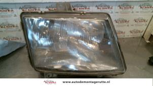 Used Headlight, right Mercedes Vito (638.0) 2.2 CDI 108 16V Price on request offered by Autodemontage M.J. Rutte B.V.