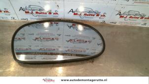 Used Mirror glass, right Kia Rio (DC22/24) 1.5 RS,LS 16V Price on request offered by Autodemontage M.J. Rutte B.V.