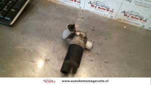 Used Windscreen washer pump Jeep Cherokee/Liberty (KJ) 2.8 CRD 16V Price on request offered by Autodemontage M.J. Rutte B.V.