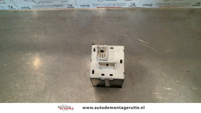 Rear window heating switch from a BMW 3 serie (E46/4) 316i 2000