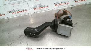 Usados Interruptor de indicador de dirección Opel Vectra B Caravan (31) 1.8 16V Precio de solicitud ofrecido por Autodemontage M.J. Rutte B.V.