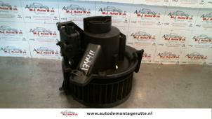 Usados Motor de ventilador de calefactor Opel Zafira (F75) 2.0 DI 16V Precio de solicitud ofrecido por Autodemontage M.J. Rutte B.V.