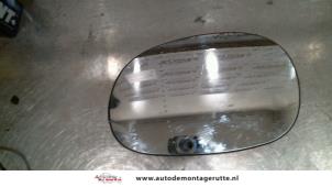 Used Mirror glass, left Renault Laguna I (B56) 2.0 Price on request offered by Autodemontage M.J. Rutte B.V.