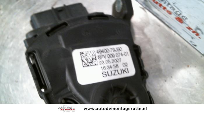 Acelerador de un Suzuki SX4 (EY/GY) 1.6 16V VVT Comfort,Exclusive Autom. 2007
