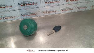 Used Fuel cap Fiat Punto I (176) 60 1.2 i.e. Selecta Price € 10,00 Margin scheme offered by Autodemontage M.J. Rutte B.V.