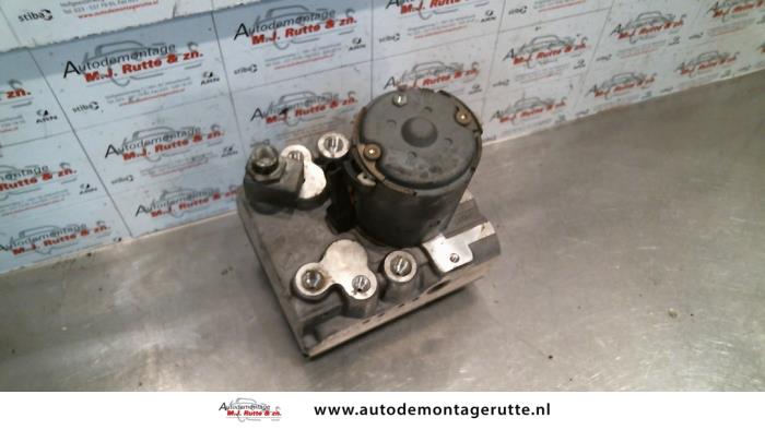 Usagé Bloc ABS BMW 5 serie Touring (E39) 520i 24V Prix sur demande proposé par Autodemontage M.J. Rutte B.V.