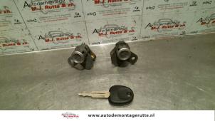 Used Door lock cylinder, left Hyundai Accent 1.3i 12V Price on request offered by Autodemontage M.J. Rutte B.V.
