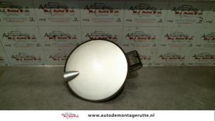 Gebrauchte Tankklappe Opel Vectra C 1.8 16V Preis auf Anfrage angeboten von Autodemontage M.J. Rutte B.V.