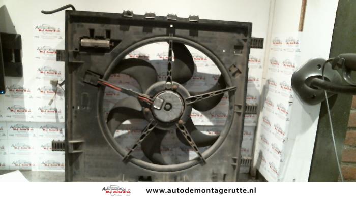 Cooling fans from a Mercedes-Benz Vito (638.0) 2.3 110D 1999