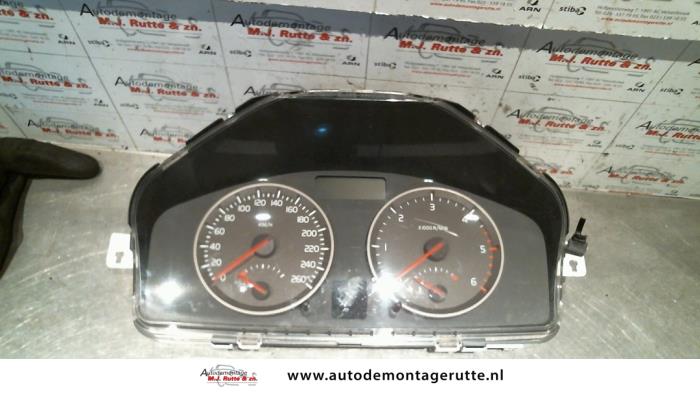 Używane Licznik kilometrów KM Volvo V50 (MW) 2.0 D 16V Cena na żądanie oferowane przez Autodemontage M.J. Rutte B.V.