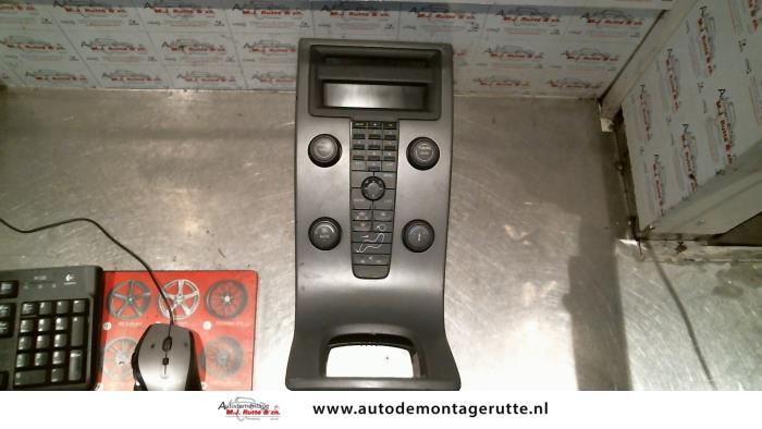 Middle console from a Volvo V50 (MW) 2.0 D 16V 2006