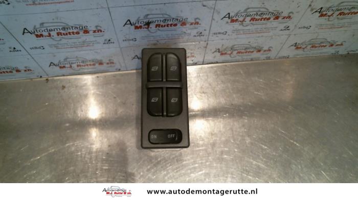 Usados Interruptor combinado de ventanillas Saab 9-5 (YS3E) 2.0t 16V Precio de solicitud ofrecido por Autodemontage M.J. Rutte B.V.