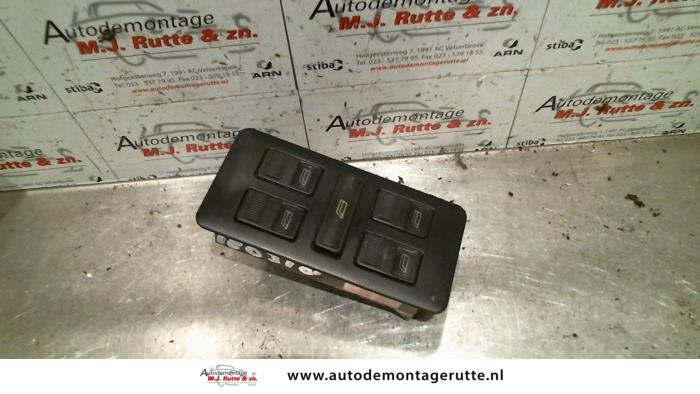 Usados Interruptor combinado de ventanillas Audi A6 (C4) 2.5 TDI,Autom. Precio de solicitud ofrecido por Autodemontage M.J. Rutte B.V.