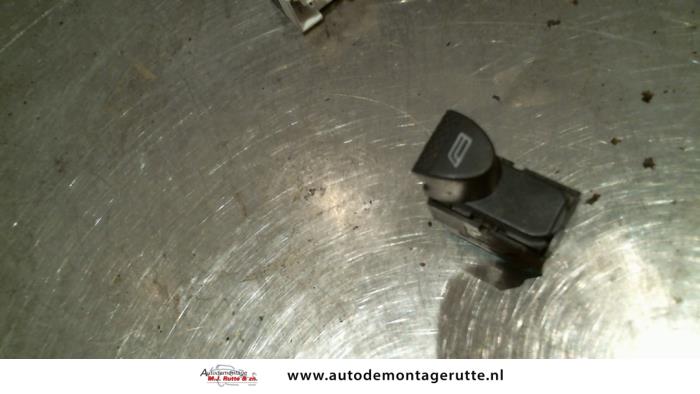 Usados Interruptor de ventanilla eléctrica Fiat Marea Weekend (185BX/CX) 1.6 16V Precio de solicitud ofrecido por Autodemontage M.J. Rutte B.V.