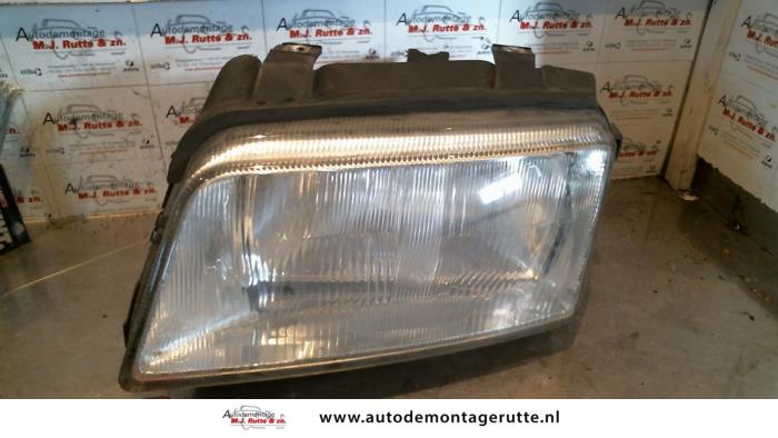 Używane Reflektor lewy Audi A4 Avant (B5) 1.9 TDI Cena na żądanie oferowane przez Autodemontage M.J. Rutte B.V.
