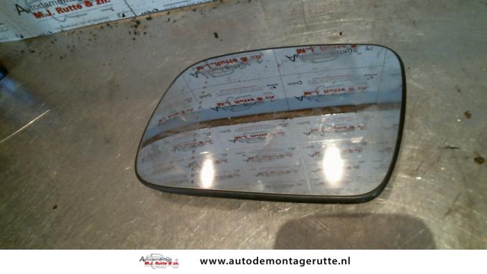 Mirror glass, left from a Peugeot 307 Break (3E) 1.6 16V 2003