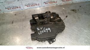 Used Front door lock mechanism 4-door, right Seat Leon (1M1) 1.6 16V Price on request offered by Autodemontage M.J. Rutte B.V.